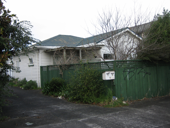 aroha-flat01.jpg